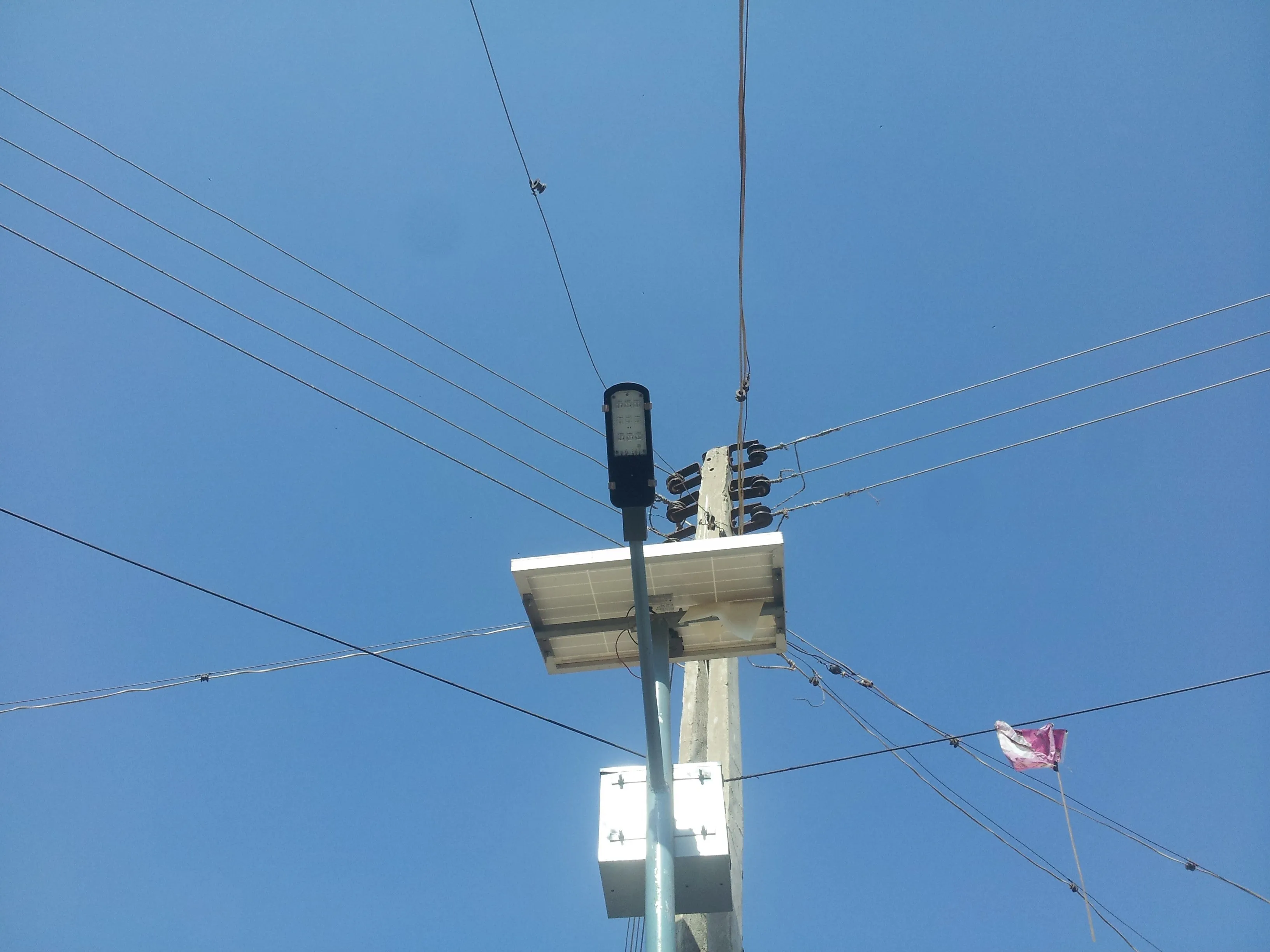 20W Solar LED Street Light Full System use to save energy