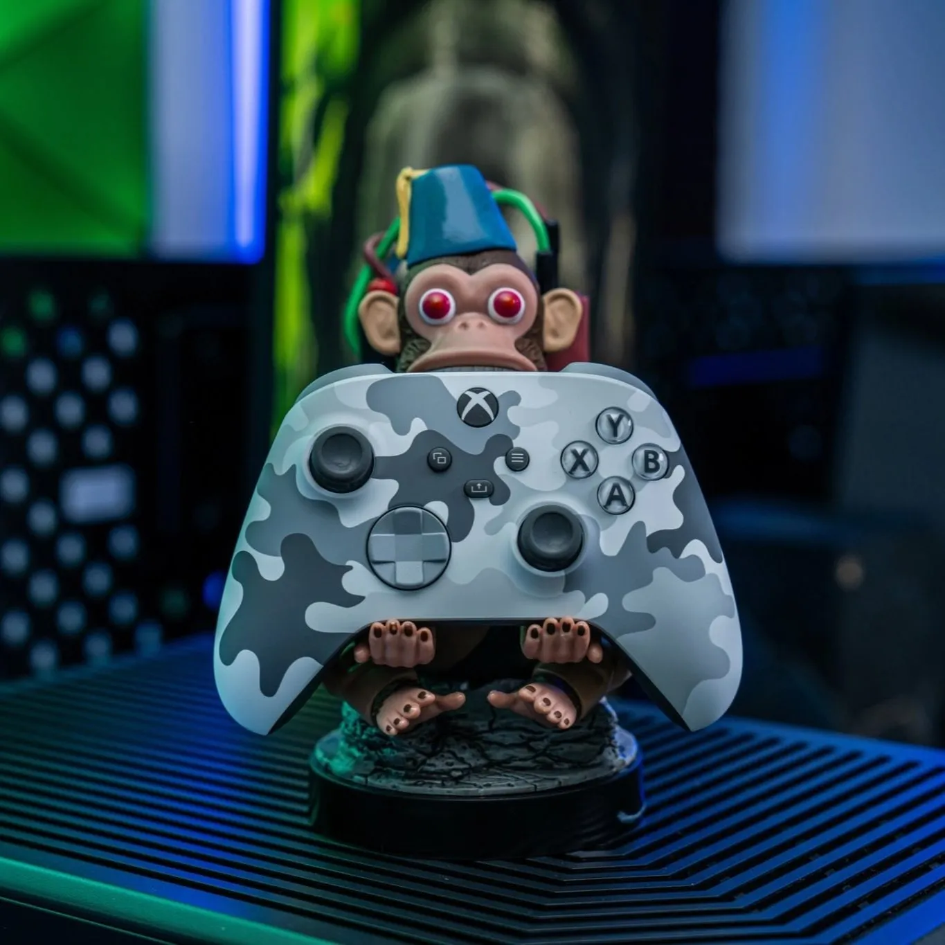 Call of Duty: Monkey Bomb Cable Guys Controller Holder and Phone Stand