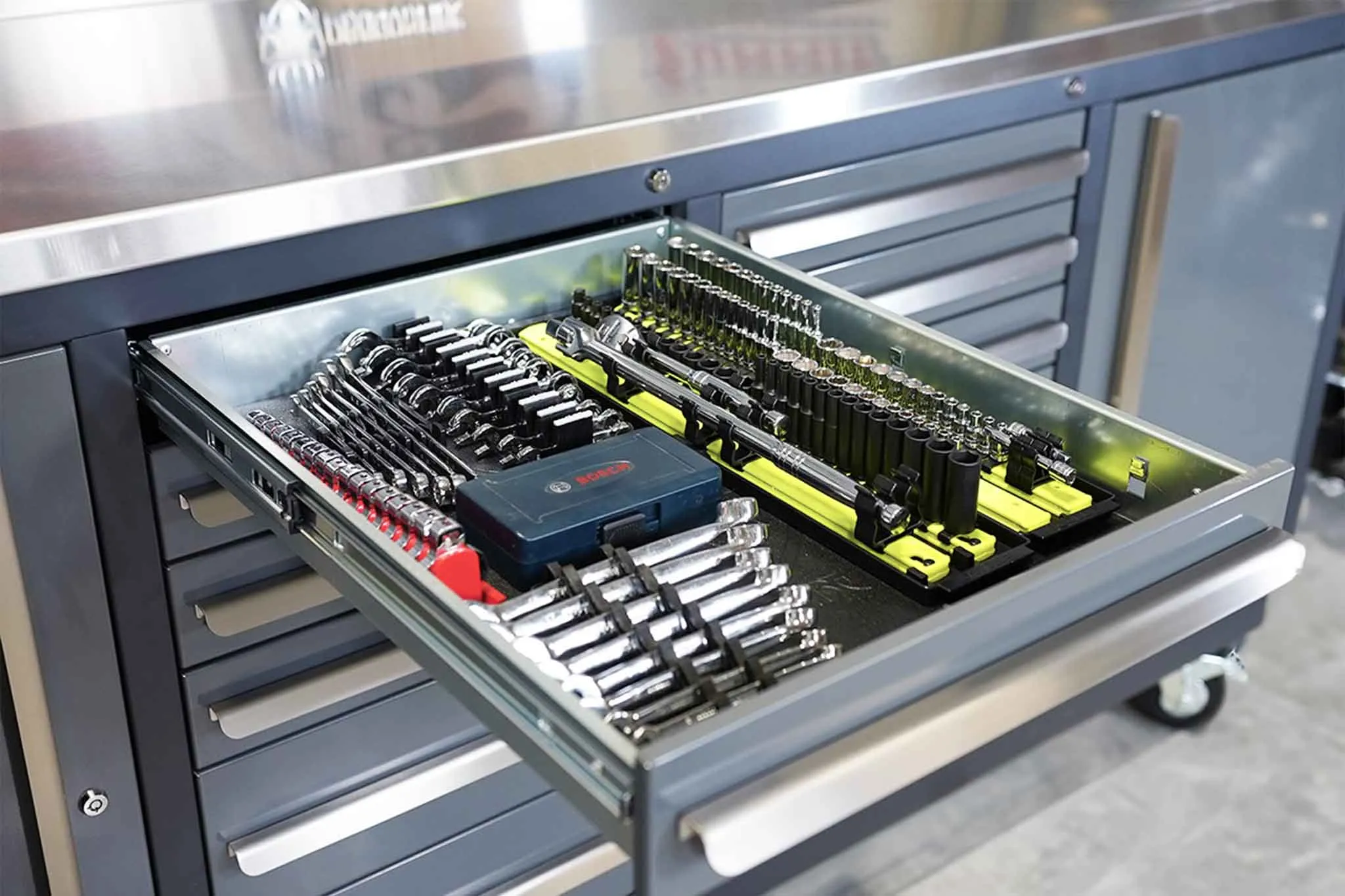 Dragonfire 12 Drawer Pro Series 7FT Workbench with Swappable Drawers
