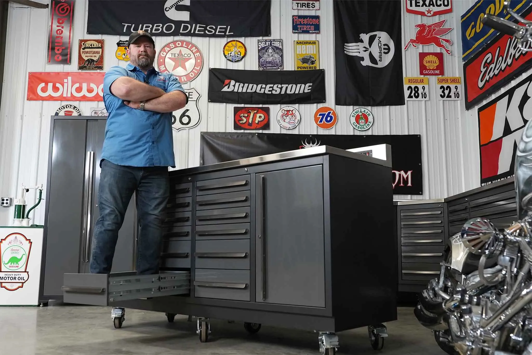 Dragonfire 12 Drawer Pro Series 7FT Workbench with Swappable Drawers